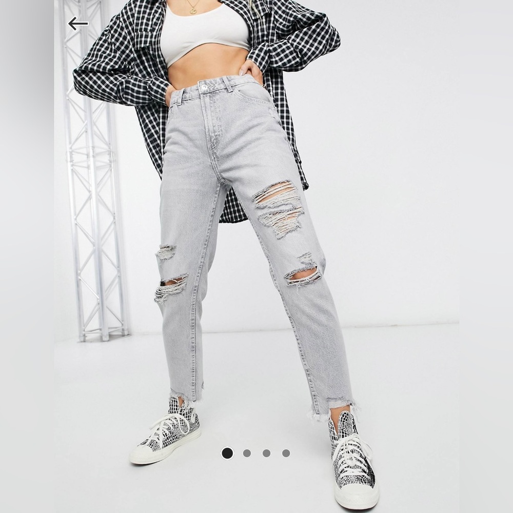 BERSHKA - DISTRESSED MOM JEANS IN LIGHT GRAY
